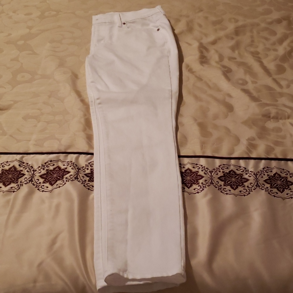 Curvy Midrise Skinny Jeans